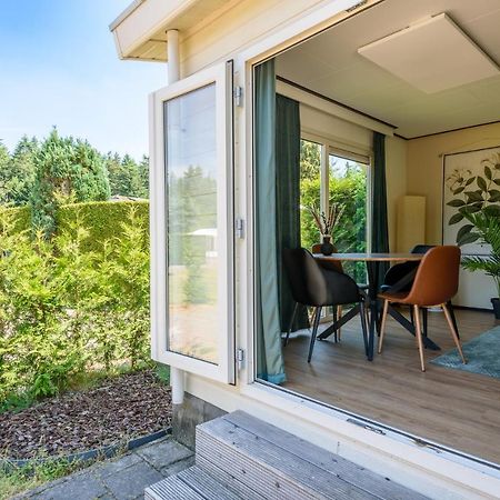 פוטן Gezellig Chalet Aan De Veluwse Bosrand מראה חיצוני תמונה